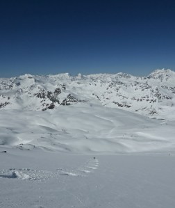 Chris cutting fresh in perfect snow on Pays Desert