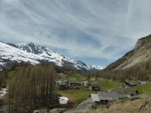 Leaving Le Monal, heading towards the larch forest