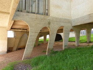 Underlying stilt structure