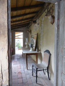 Maison Tupinier: the walkway