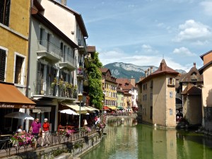 Annecy: river Thiou, with Palais de l'Ile