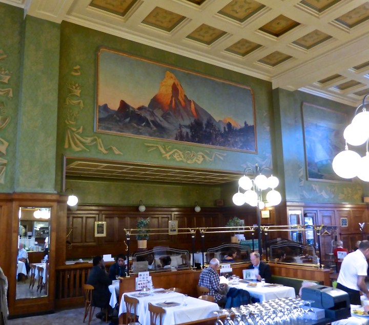 Buffet de la gare: a trip back to 1950s railway station restaurants