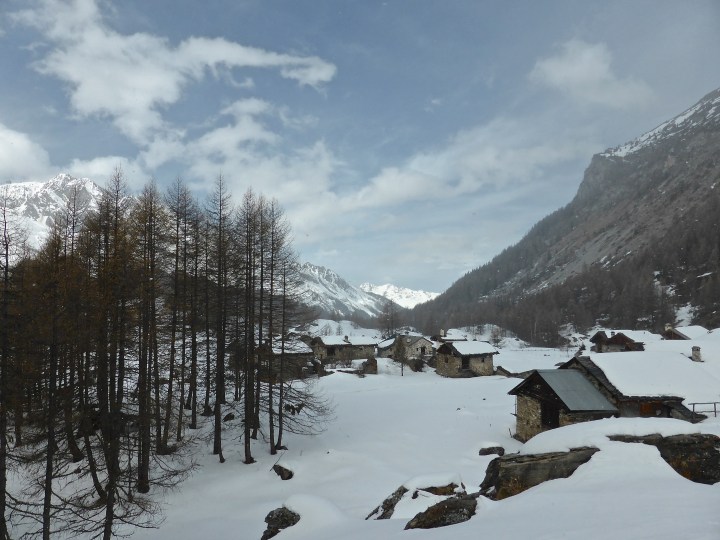 Le Monal: looking out to the valley below