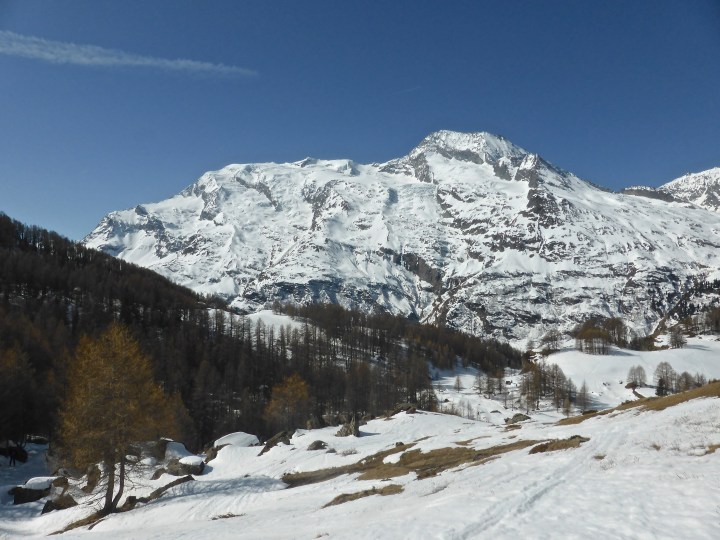 About to drop into le Monal bowl