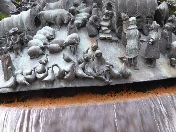 Osnabrück: detail of the 1985 burgers' fountain, by Ruwe