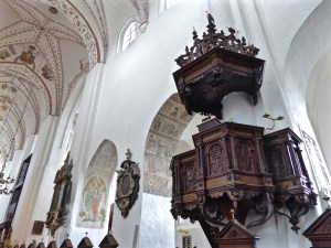 Aarhus cathedral: white-washed walls and colourful frescoes