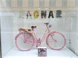 Örebro: hairdresser's shop window