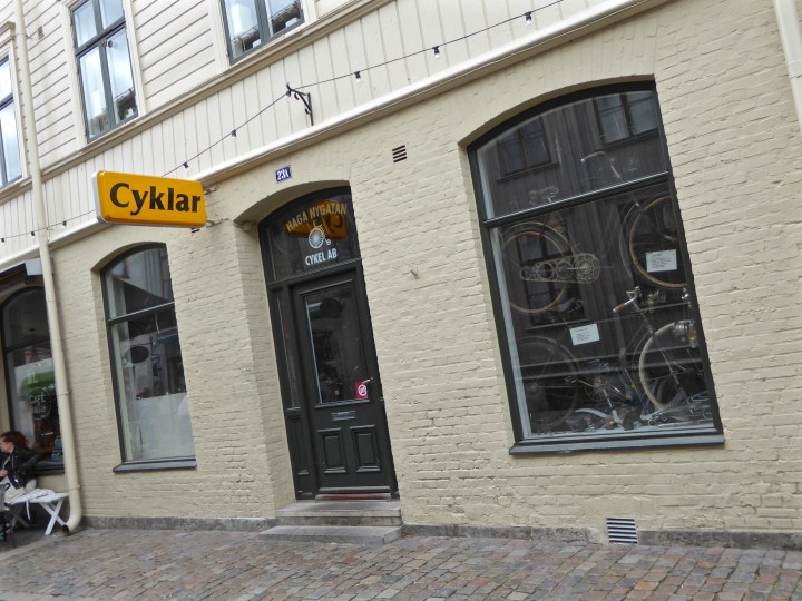 Göteborg: bicycle shop in trendy Haga