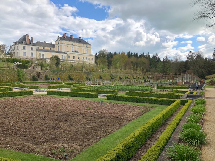 Potager Colbert: view across the length and width of the garden to the high eastern wall, with the chateau behind (Autumn 2019)